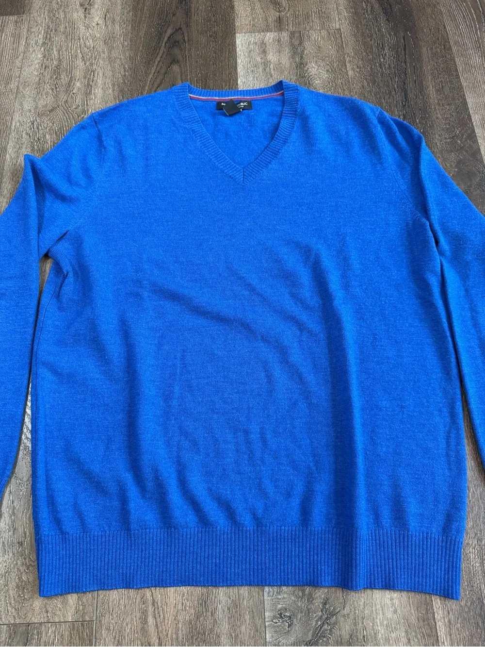 Banana Republic Men's Merino Wool V-Neck Sweater in Royal Blue Size Large